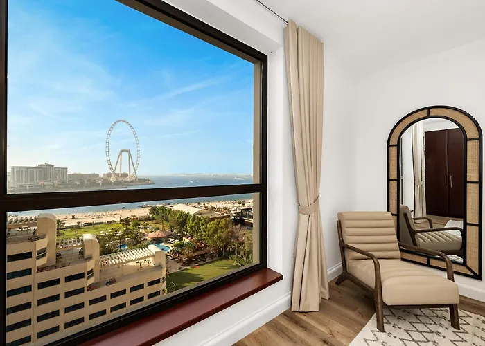 Elegant Dubai Eye Beach Retreat