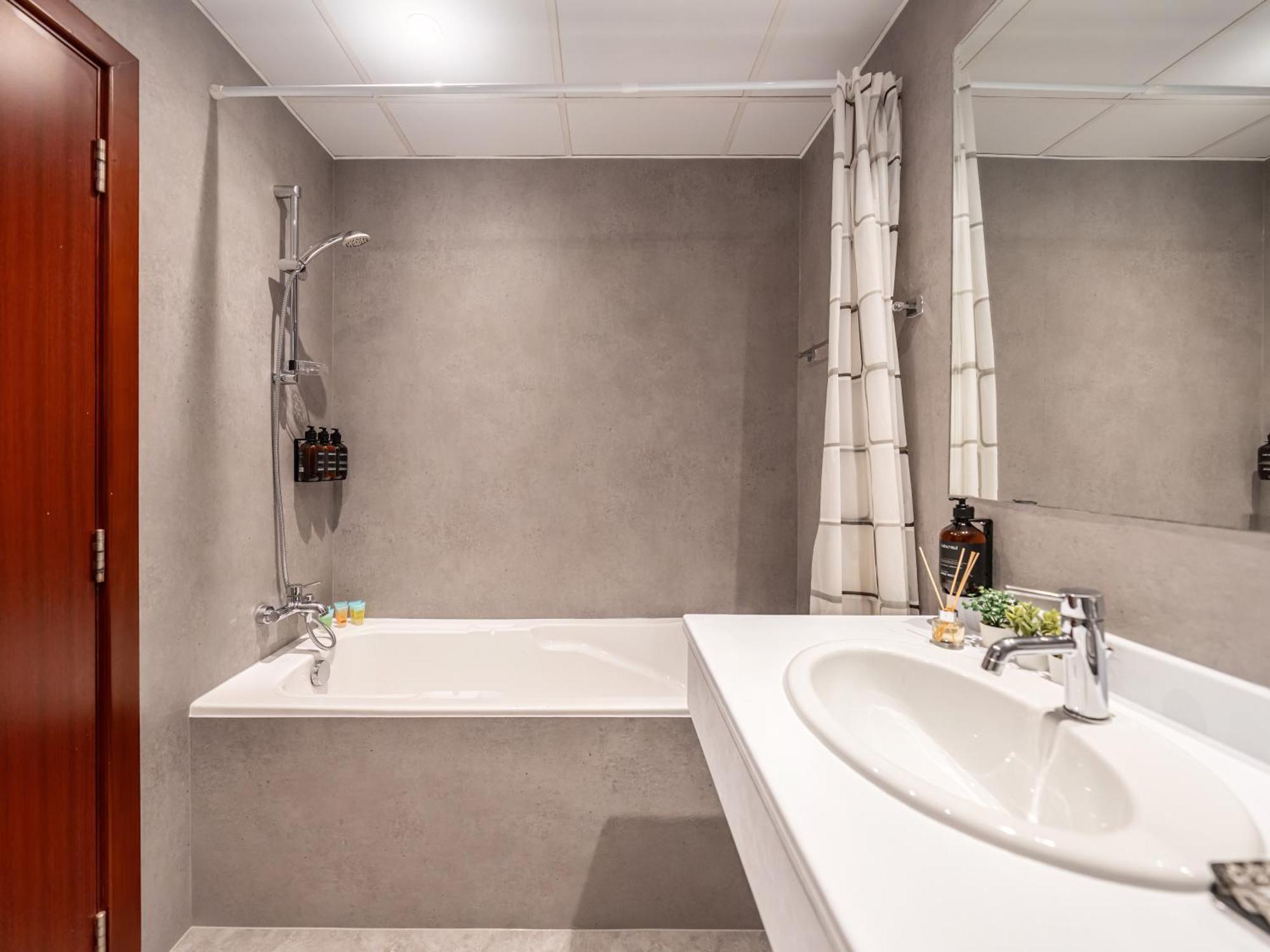 Elegant Eye Retreat